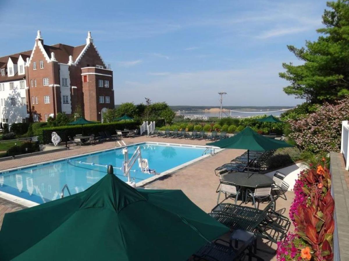 Hotel Montauk Manor Zewnętrze zdjęcie The pool at the Ocean House