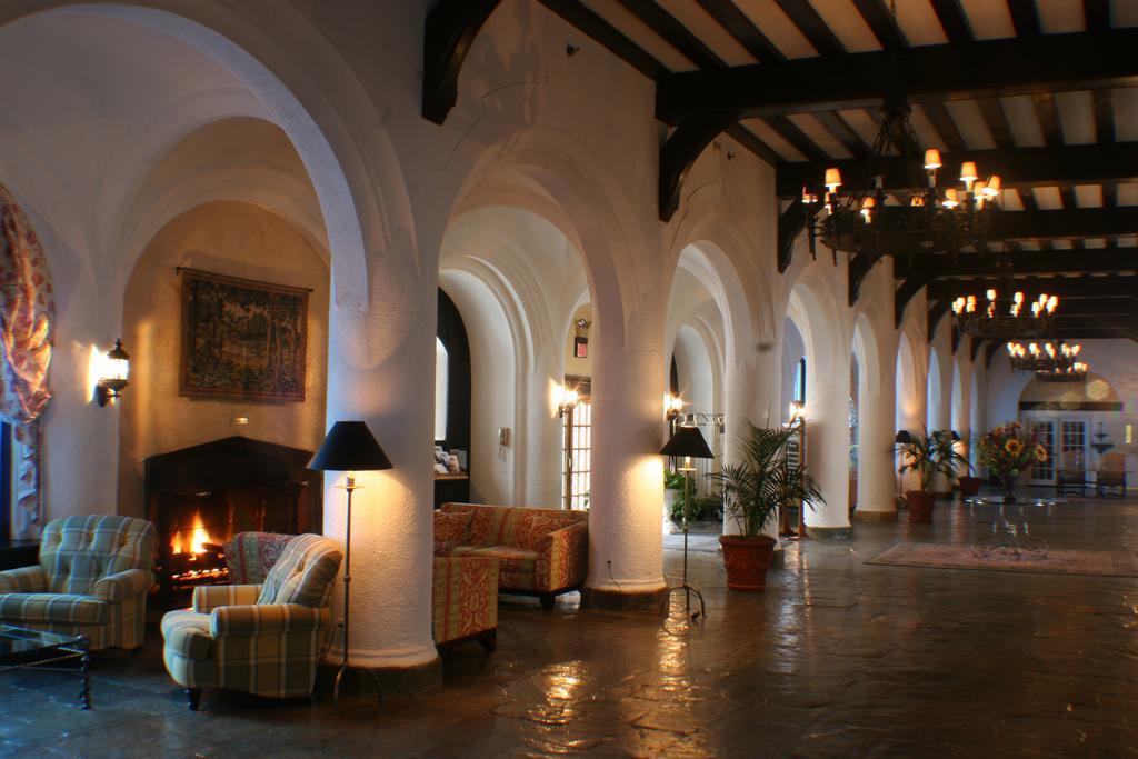 Hotel Montauk Manor Zewnętrze zdjęcie The lobby of the hotel