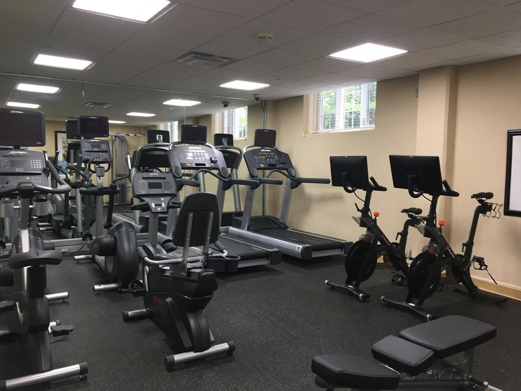 Hotel Montauk Manor Zewnętrze zdjęcie The Fitness Center at the 1000 North Main Street location