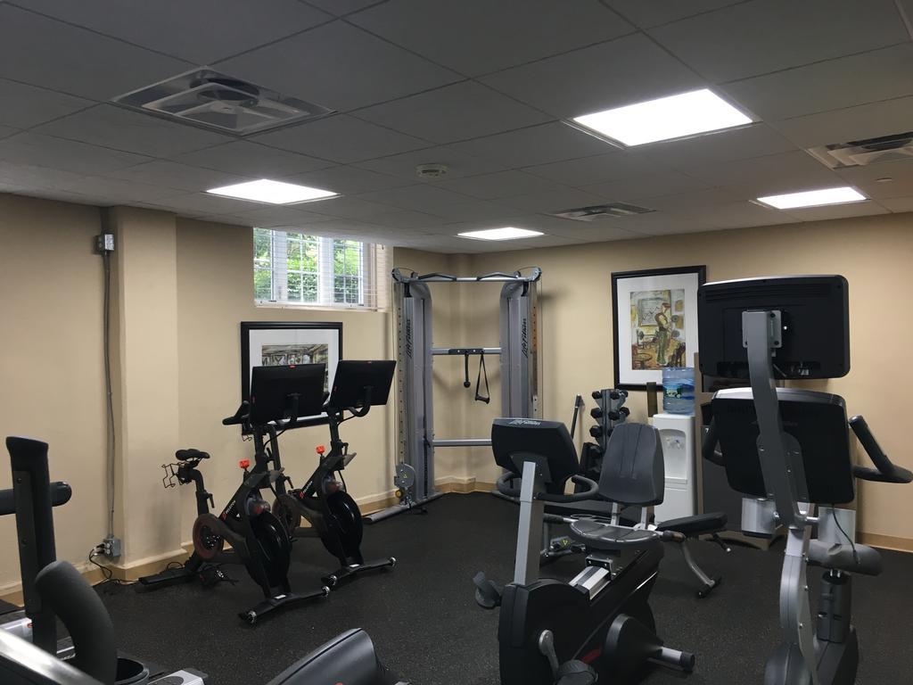Hotel Montauk Manor Zewnętrze zdjęcie The gym at the school
